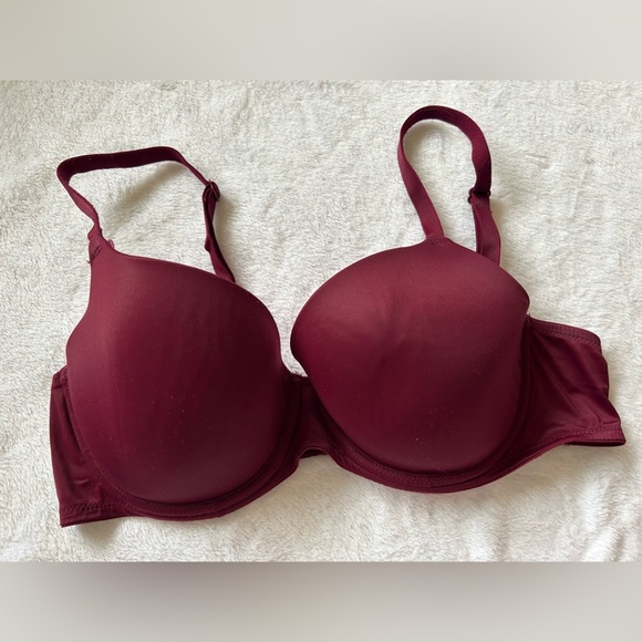 Victoria’s Secret Lightly Lined Tshirt Bra​ - Picture 1 of 3